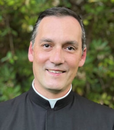 fr-john-ezratty-263x300